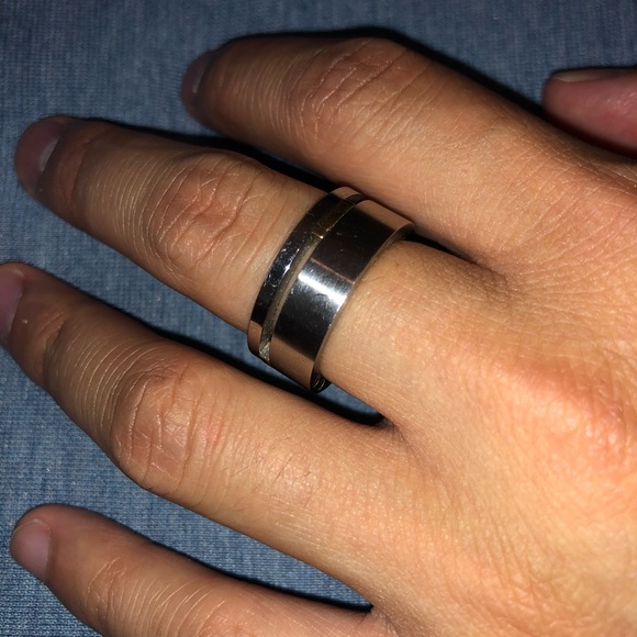 18K Two Tone Steel and Yellow Gold Men’s Ring - Picture 4 of 8